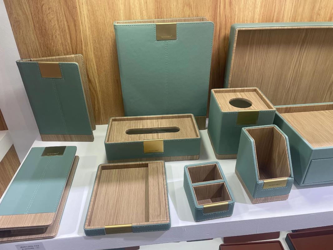 酒店客房杂件中的皮具与木制品 精致包装与实用性兼备