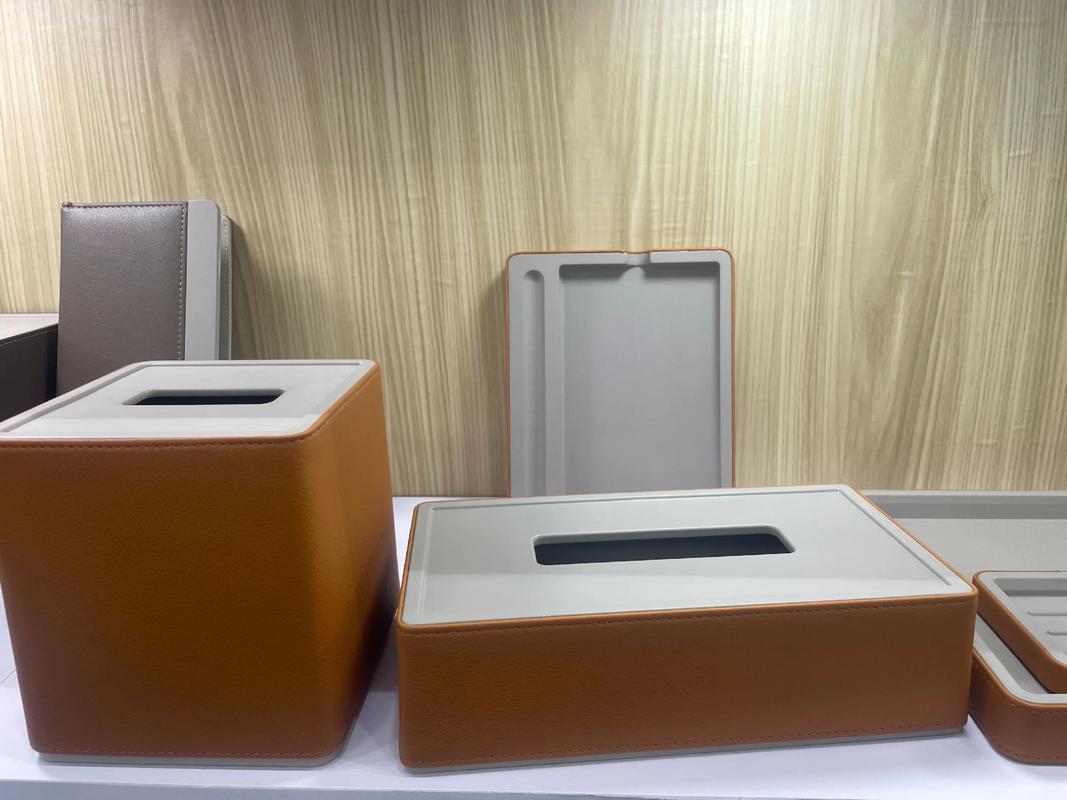 酒店客房杂件的精致之道 皮具、木制品与礼盒的完美融合
